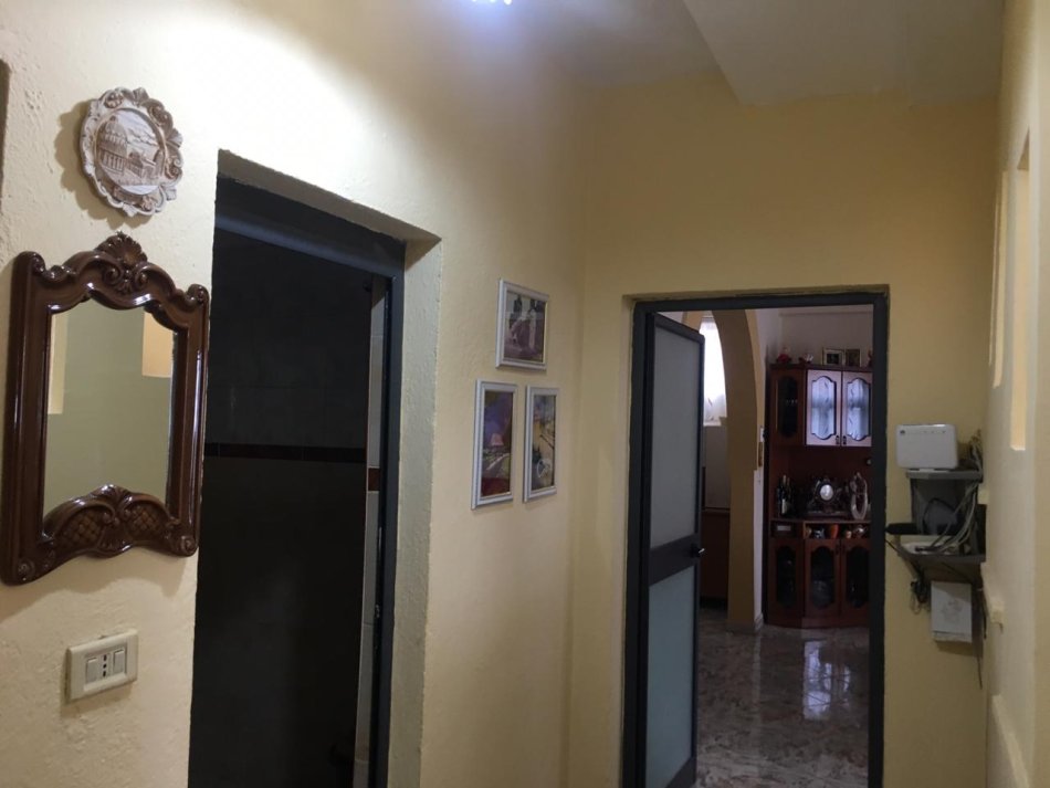 Tirane, shitet Vile 3 Katshe Kati 2, 297 m² 398.000 € (ne kryqezimin e rruges Reshit Petrela me Rr.Jordan Misja perballe me Arkivin qendror te Shtetit Tirane.)