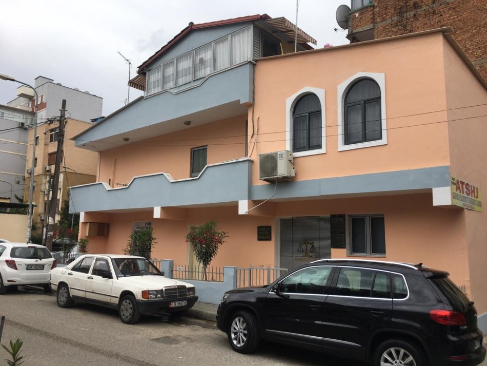 Tirane, shitet Vile 3 Katshe Kati 2, 297 m² 299.000 € (rruga Reshit Petrela Tirane)