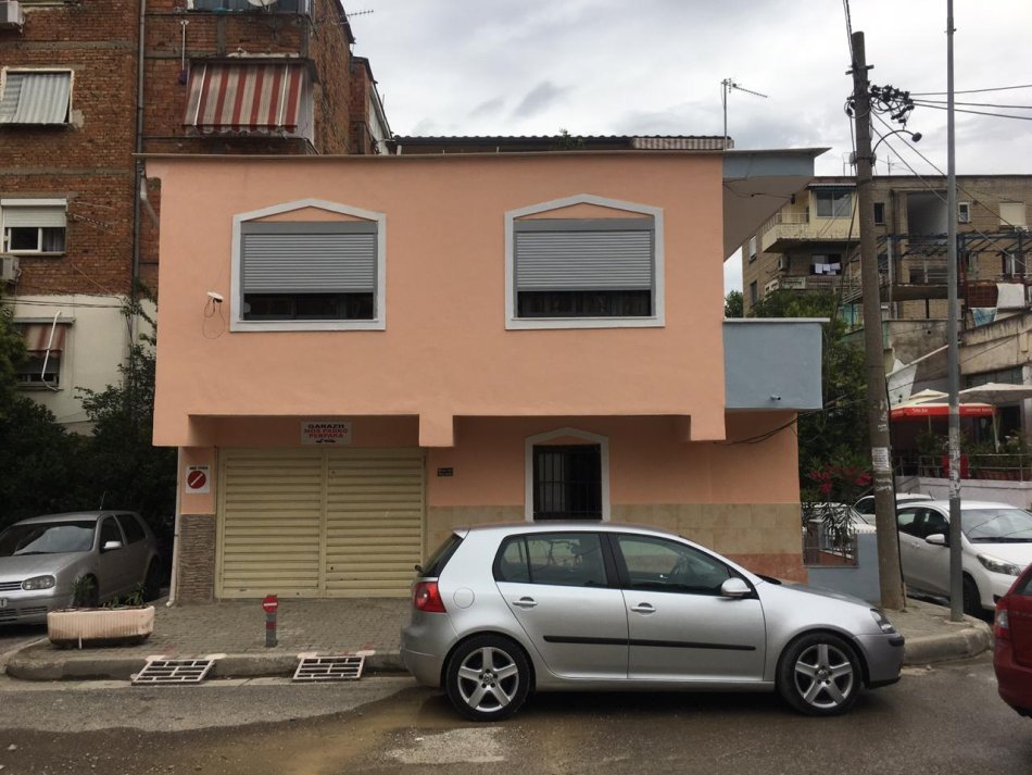 Tirane, shitet Vile 3 Katshe Kati 2, 297 m² 299.000 € (rruga Reshit Petrela Tirane)