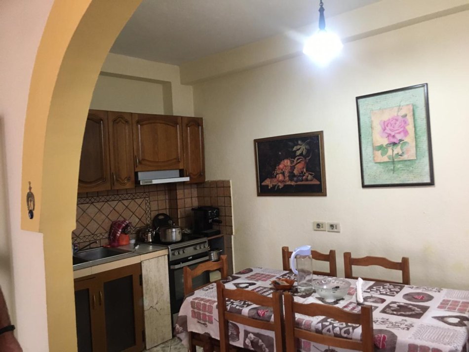 Tirane, shitet Vile 3 Katshe Kati 2, 297 m² 299.000 € (rruga Reshit Petrela Tirane)