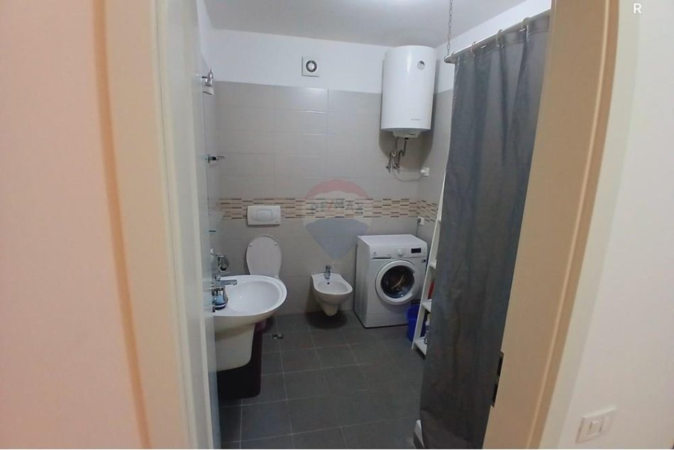 Tirane, jepet me qera 1+1 Kati 3, 600 € (Kompleksi Kontakt)