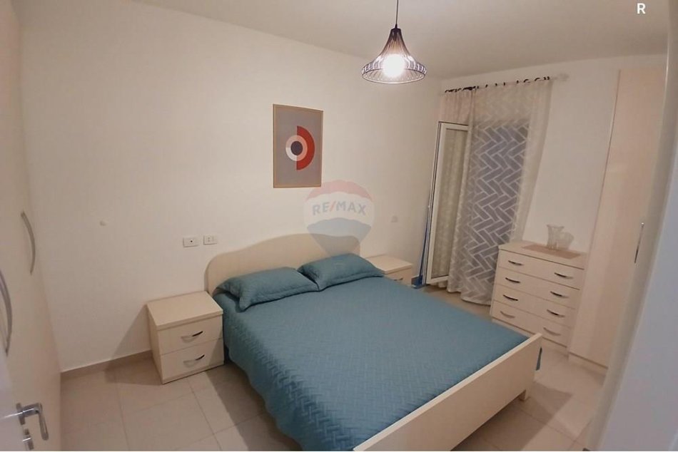 Tirane, jepet me qera 1+1 Kati 3, 600 € (Kompleksi Kontakt)