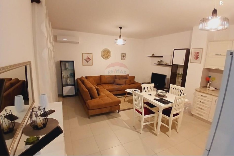 Tirane, jepet me qera 1+1 Kati 3, 600 € (Kompleksi Kontakt)