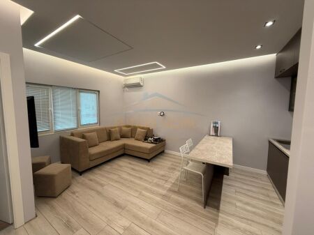 Tirane, jepet me qera apartament 1+1+Ballkon Kati 6, 48 m² 600 € (Rruga Hoxha Tahsim AREA45943)