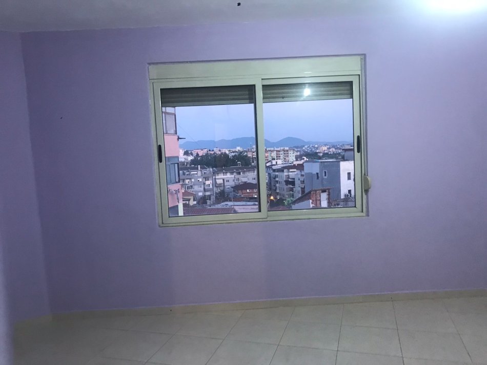 Tirane, shitet apartament 1+1+Aneks+Ballkon Kati 3, 72 m² 72.000 € (ne rrugen e Kercikeve Babrru Tirane)