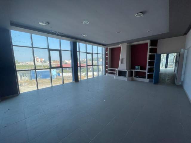 Lushnje, shitet ambjent biznesi Kati 2, 12.000 m² 1.600.000 Euro (Lushnje)