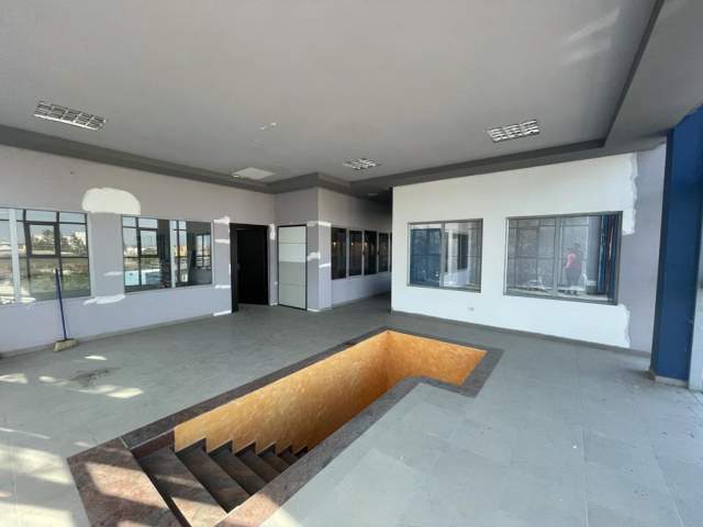 Lushnje, shitet ambjent biznesi Kati 2, 12.000 m² 1.600.000 Euro (Lushnje)