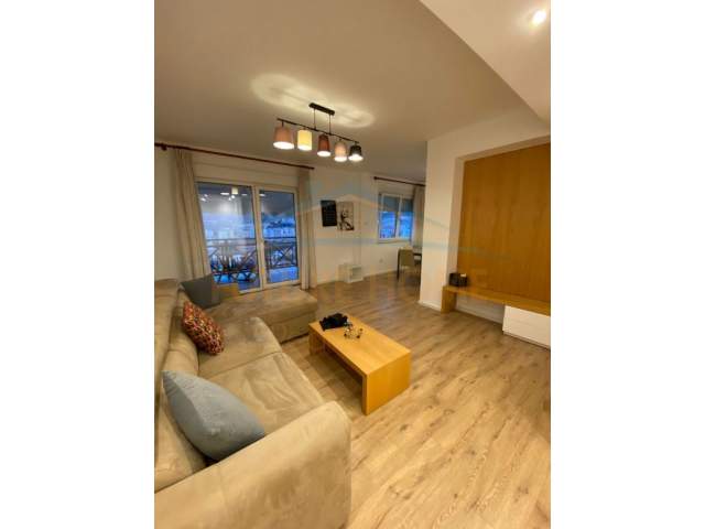 Tirane, jepet me qera apartament 2+1+BLK Kati 13, 85 m² 640 Euro (Ish Ekspozita)