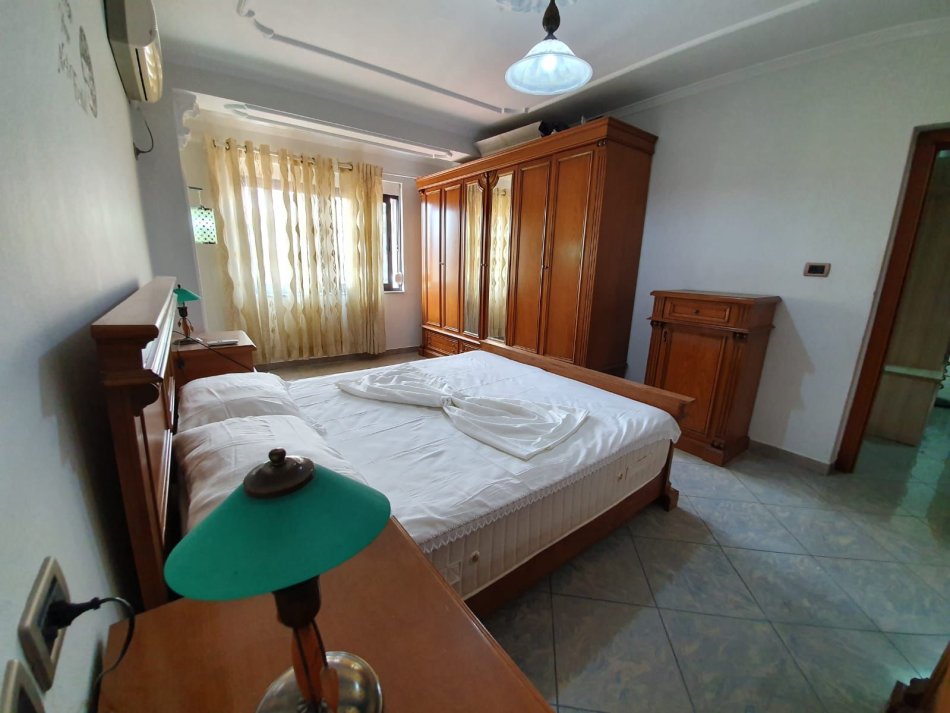 Tirane, jepet me qera apartament 1+1+Ballkon Kati 5, 70 m² 600 € (Myslym Shyre)