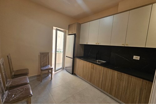 Tirane, jepet me qera apartament 1+1+Ballkon Kati 3, 74 m² 550 € (Rruga e Dibres)