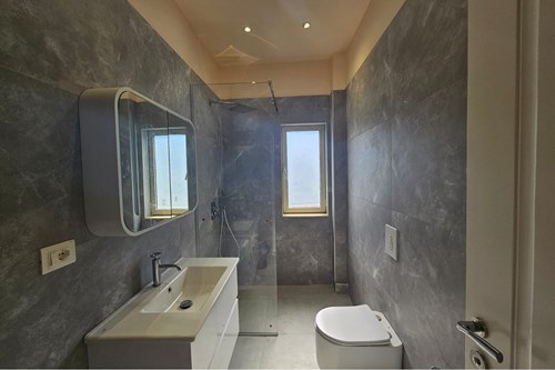 Tirane, jepet me qera apartament 1+1+Ballkon Kati 3, 74 m² 550 € (Rruga e Dibres)