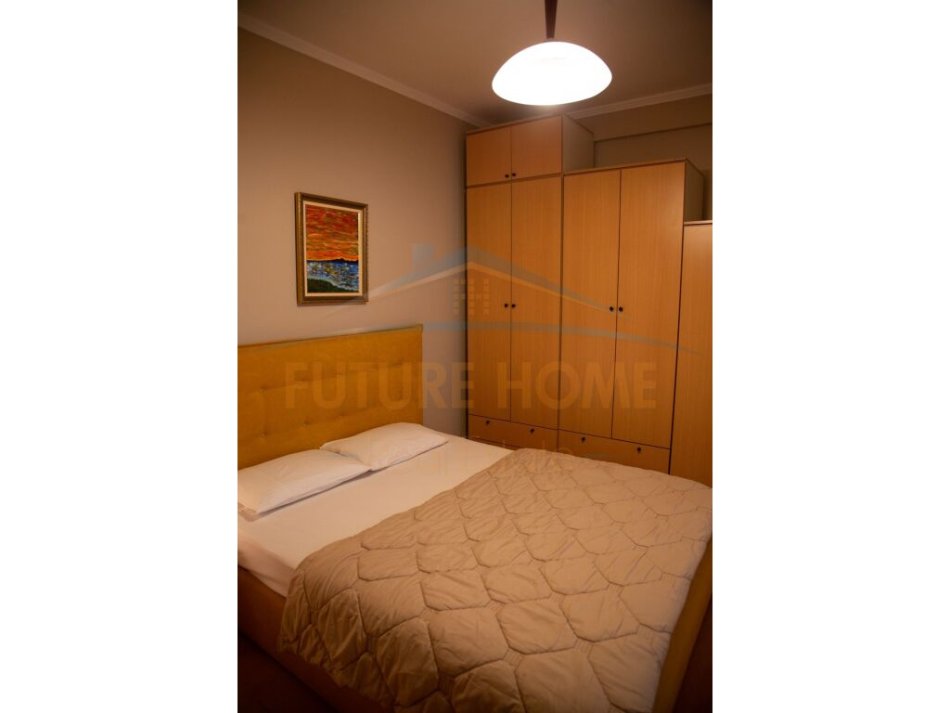 Tirane, jepet me qera apartament 3+1 Kati 7, 138 m² 900 € (Myslym Shyri)