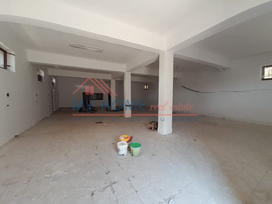 Tirane, jepet me qera magazine Kati 0, 360 m² 550 € (shkoze)