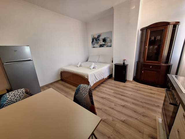 Tirane, jepet me qera garsonier Kati 7, 30 m² 370 Euro (Rr Muhamet Gjollesha)
