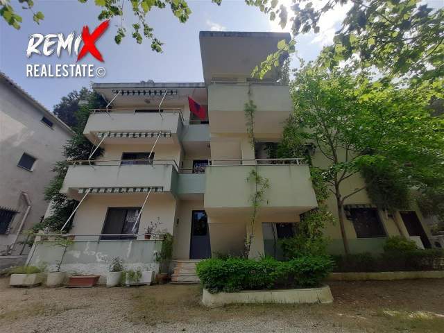 Mali Robit, shitet Vile Kati 3, 520 m² 480.000 Euro
