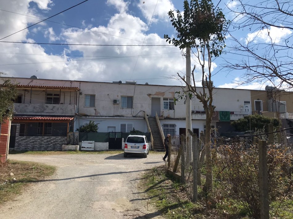 Durres, shes apartament 2+1 Kati 2, 97 m² (ne Maminas Shijak Durres.)