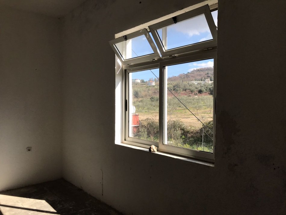 Durres, shes apartament 2+1 Kati 2, 97 m² (ne Maminas Shijak Durres.)