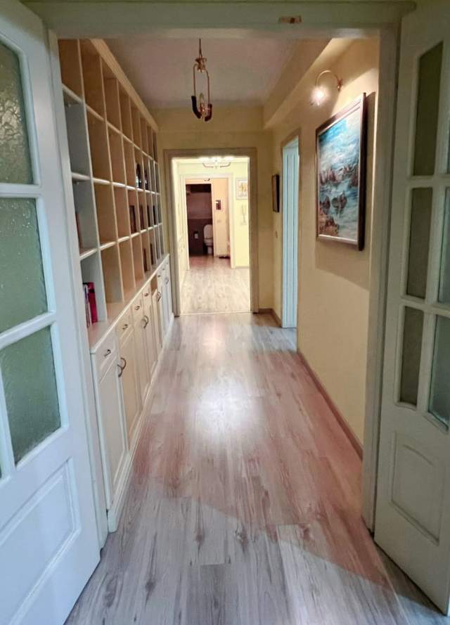 Tirane, jap me qera ambjent biznesi Kati 3, 115 m² 1.000 Euro (Zogu 1)