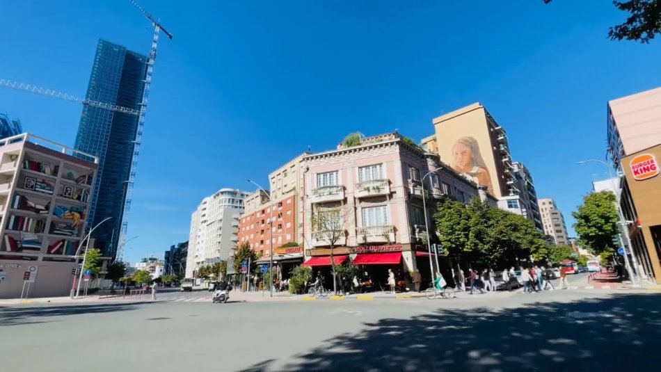 Tirane, shes ambjent biznesi Kati 0, 42 m² 165.000 € (Rruga e Barrikadave)