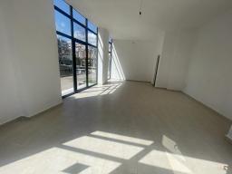 Tirane, jepet me qera dyqan Kati 0, 300 Euro