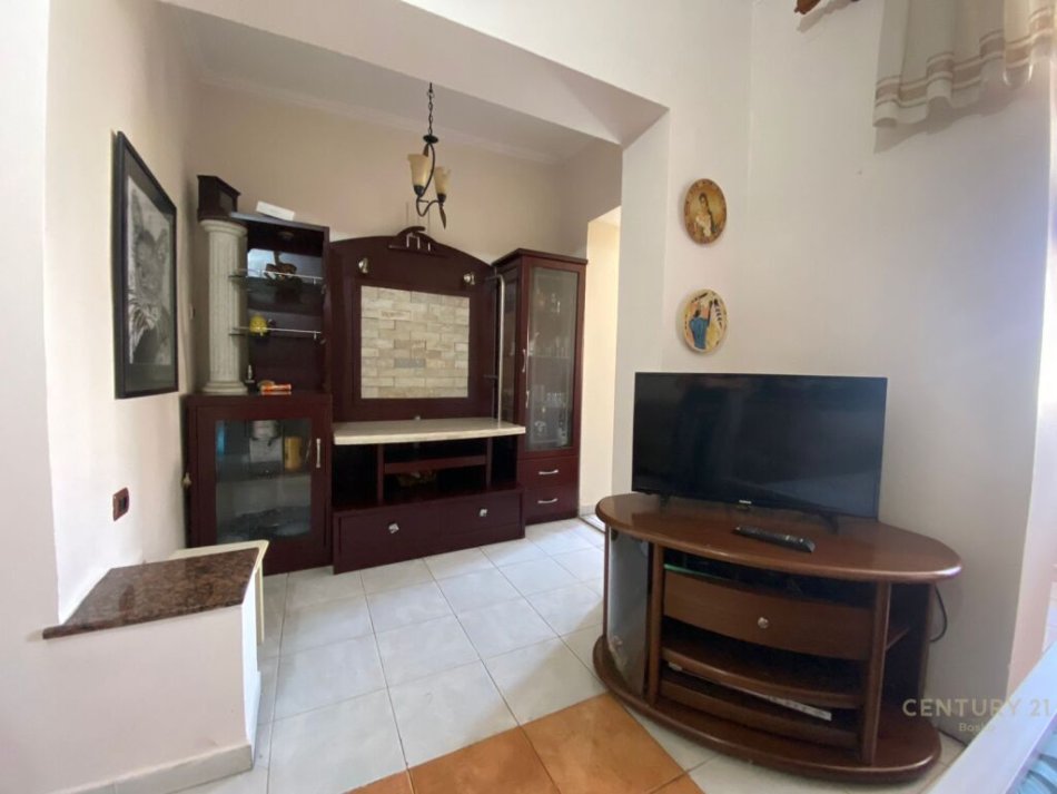 Tirane, jepet me qera apartament 1+1 Kati 3, 57 m² 450 € (rruga e dibres)