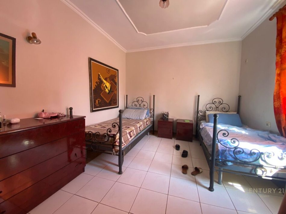 Tirane, jepet me qera apartament 1+1 Kati 3, 57 m² 450 € (rruga e dibres)