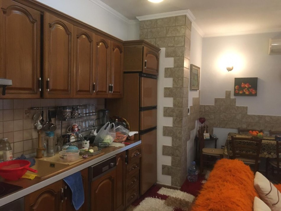 Tirane, jepet me qera apartament 2+1+Ballkon Kati 2, 105 m² 380 € (rruga 5 maji Tirane)