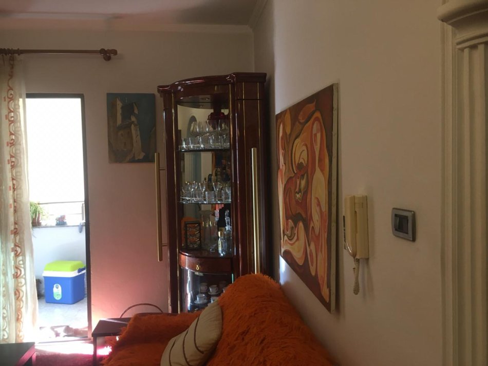 Tirane, jepet me qera apartament 2+1+Ballkon Kati 2, 105 m² 380 € (rruga 5 maji Tirane)