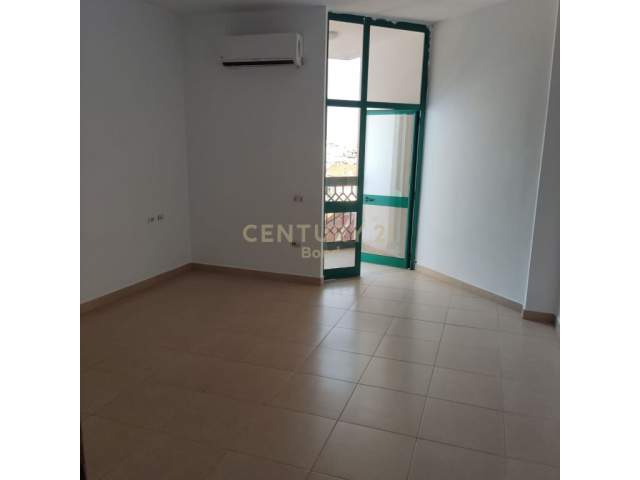 Tirane, jepet me qera zyre Kati 3, 111 m² 500 Euro (Rruga e Kavajes)