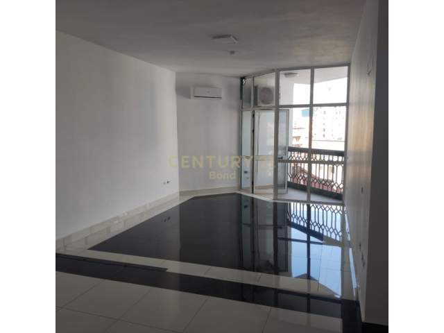 Tirane, jepet me qera zyre Kati 3, 111 m² 500 Euro (Rruga e Kavajes)