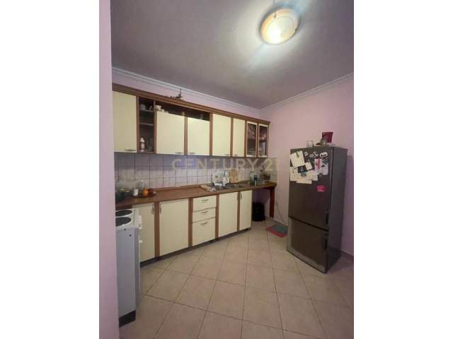 Tirane, jepet me qera apartament 1+1+BLK Kati 2, 70 m² 500 Euro (Myslym Shyri)