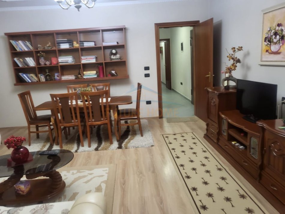 0683487469  Tirane, jepet me qera apartament 1+1+Ballkon Kati 4, 120 m² 550 € (Rruga Mine Peza)