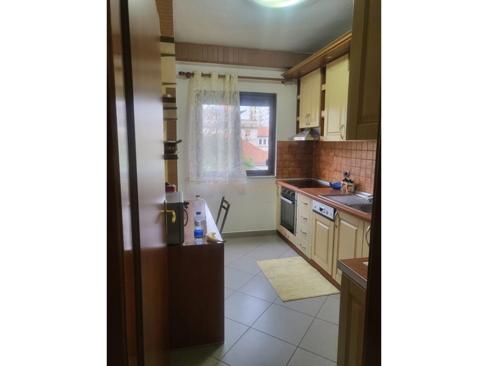 0683487469  Tirane, jepet me qera apartament 1+1+Ballkon Kati 4, 120 m² 550 € (Rruga Mine Peza)