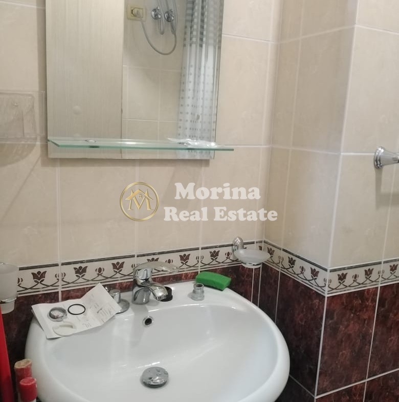 Tirane, jepet me qera apartament 1+1 Kati 8, 60 m² 500 € (Rruga Medreseja)