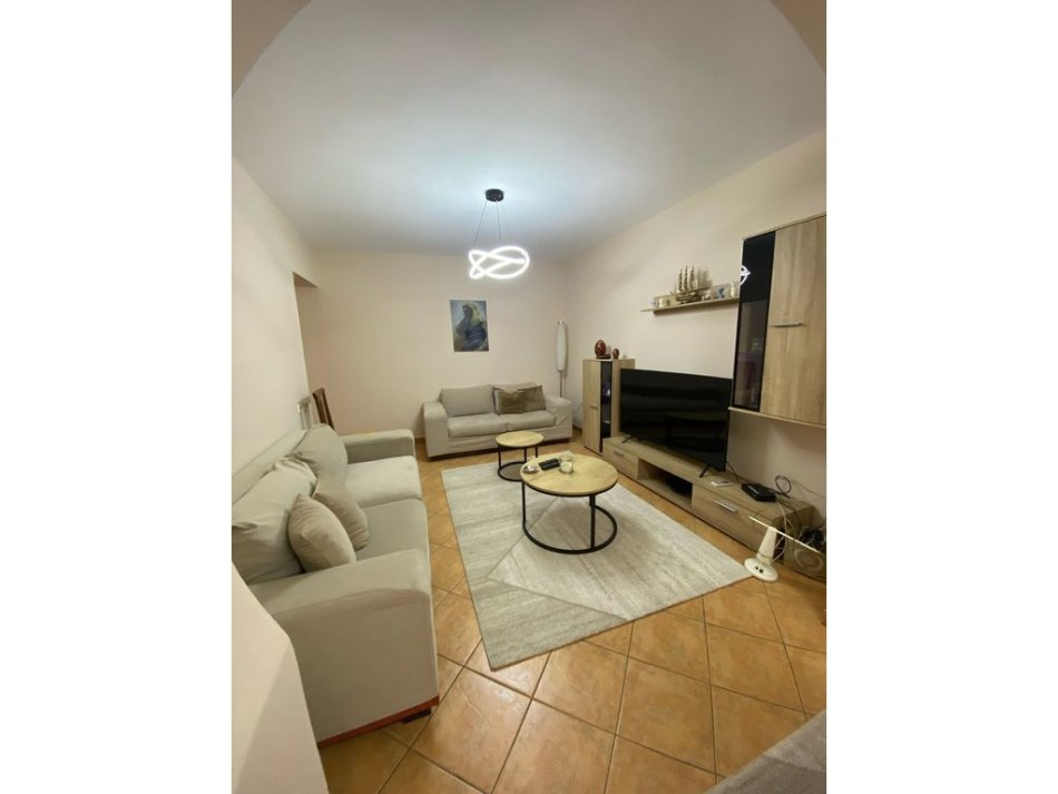 0683487469  Tirane, jepet me qera apartament 2+1 Kati 3, 72 m² 700 € (Myslym Shyri)