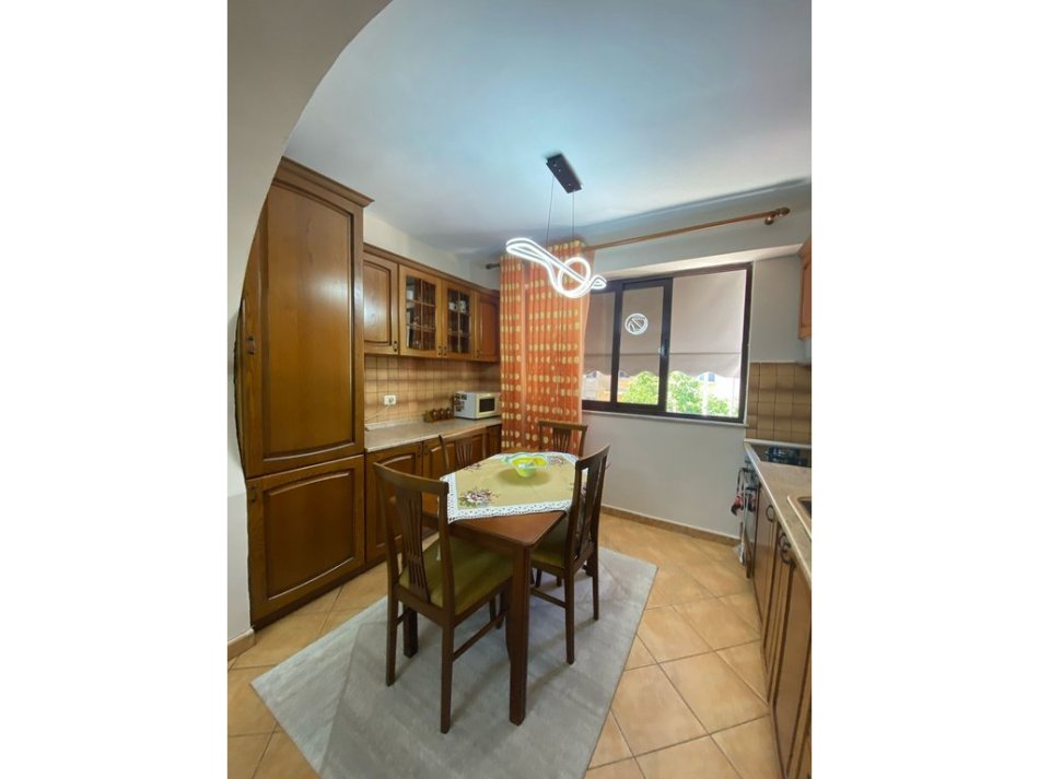 0683487469  Tirane, jepet me qera apartament 2+1 Kati 3, 72 m² 700 € (Myslym Shyri)