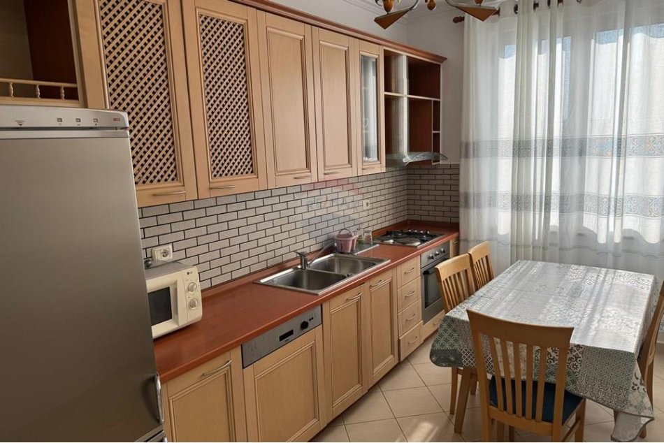 jepet me qera apartament 1+1 Kati 3, 95 m² 700 € (Myslym Shyri)