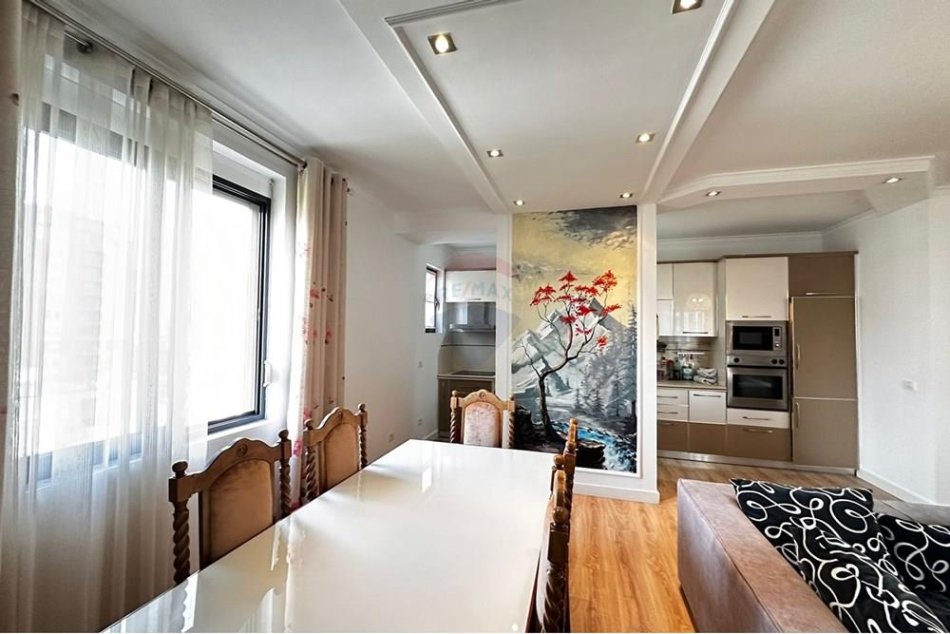 Tirane, jepet me qera apartament 3+1+Ballkon Kati 4, 150 m² 900 € (Myslym Shyri)