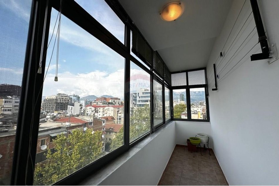 Tirane, jepet me qera apartament 3+1+Ballkon Kati 4, 150 m² 900 € (Myslym Shyri)
