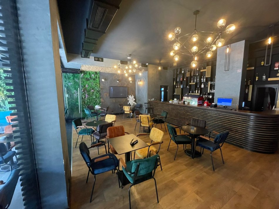 Tirane, jap me qera lokal Kati 0, 140 m² 1.500 € (Myslym Shyri)