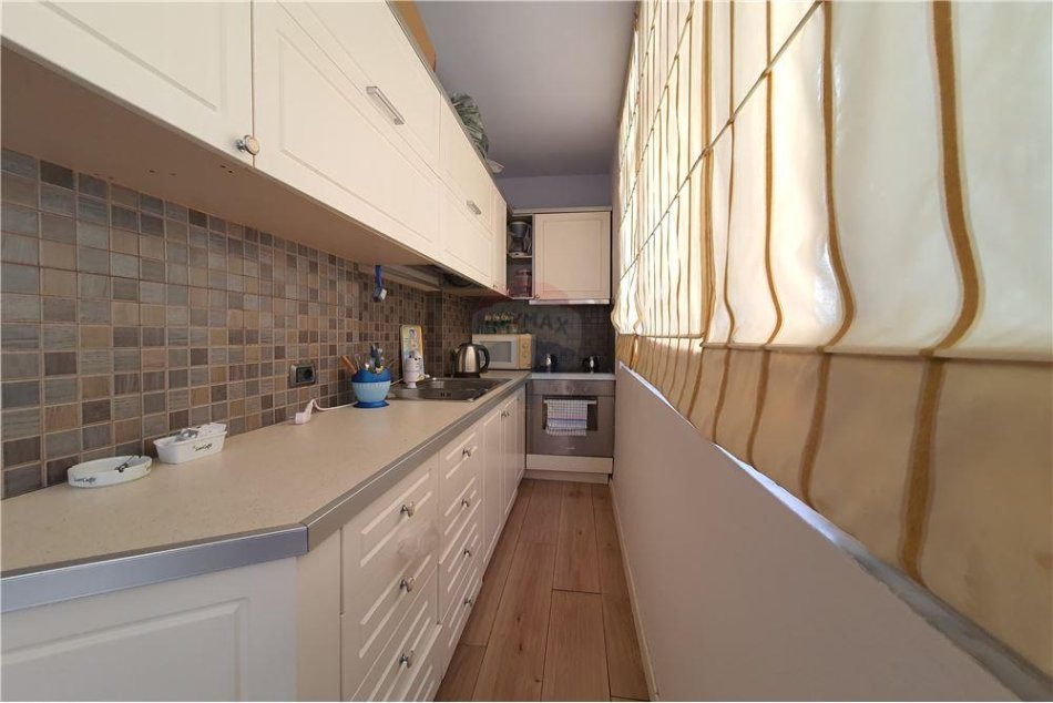 Tirane, jepet me qera 2+1 Kati 2, 110 m² 700 € (Myslym Shyri)