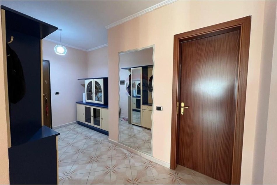 Tirane, jepet me qera apartament 1+1 Kati 1, 62 m² 600 € (Myslym Shyri)