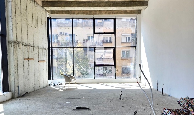 Me Qira: Ambient Biznesi  (151m2)| Buze Rruge - 📍Myslym Shyri , me Fasade Xhami & Pamje nga Rr. Kryesore ( 2950€/muaj Neto ) | K.2  📌 PERSHTATET NE BAZE KLIENTIT**