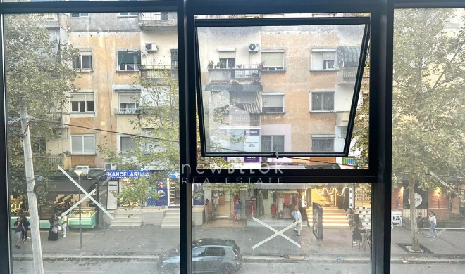Me Qira: Ambient Biznesi  (151m2)| Buze Rruge - 📍Myslym Shyri , me Fasade Xhami & Pamje nga Rr. Kryesore ( 2950€/muaj Neto ) | K.2  📌 PERSHTATET NE BAZE KLIENTIT**