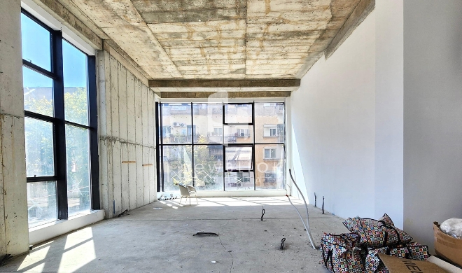 Me Qira: Ambient Biznesi  (151m2)| Buze Rruge - 📍Myslym Shyri , me Fasade Xhami & Pamje nga Rr. Kryesore ( 2950€/muaj Neto ) | K.2  📌 PERSHTATET NE BAZE KLIENTIT**