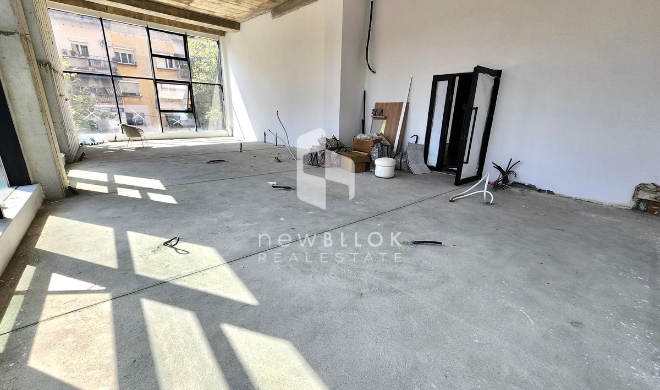 Me Qira: Ambient Biznesi  (151m2)| Buze Rruge - 📍Myslym Shyri , me Fasade Xhami & Pamje nga Rr. Kryesore ( 2950€/muaj Neto ) | K.2  📌 PERSHTATET NE BAZE KLIENTIT**