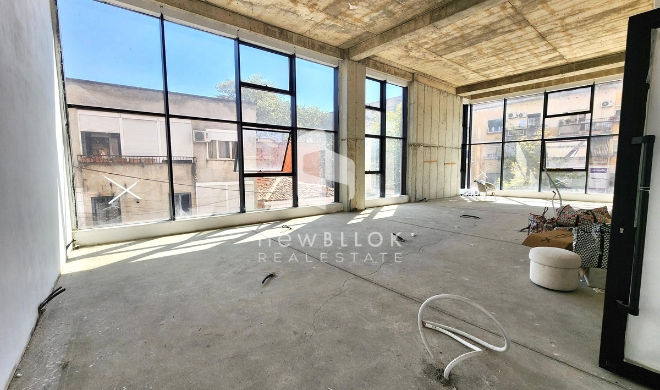 Me Qira: Ambient Biznesi  (151m2)| Buze Rruge - 📍Myslym Shyri , me Fasade Xhami & Pamje nga Rr. Kryesore ( 2950€/muaj Neto ) | K.2  📌 PERSHTATET NE BAZE KLIENTIT**