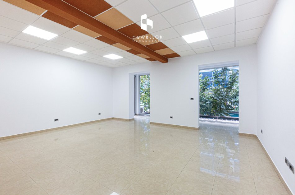 Me Qira: Zyre  | 100m2 |+ Depo ( 15m2 ) 📍  Blloku - Tribeca ( me Pamje nga Rruga ) 100% e Rikonstruktuar, mundesi Reklamimi nga Rruga ((1.200 €/muaj ))