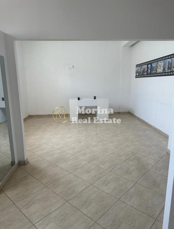 Tirane, jepet me qera zyre Kati 1, 70 m² 700 € (Laprake/Gjykata Administrative)