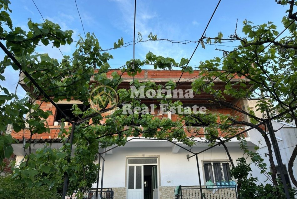 Tirane, shitet shtepi 1+1 Kati 1, 349 m² 240.000 € (Fresku/Reparti 3700)